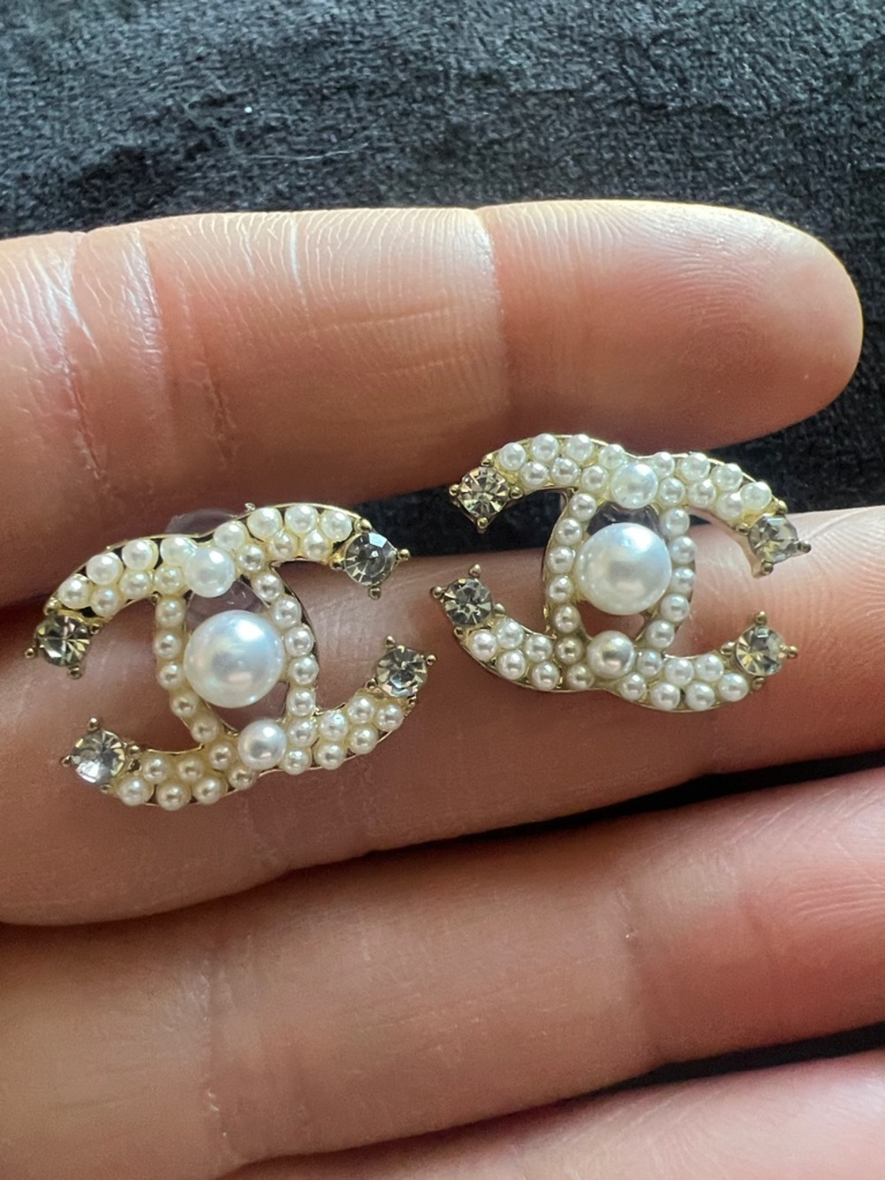 CHANEL Pearl & Crystal Interlocking CC Stud Earrings - White/Gold